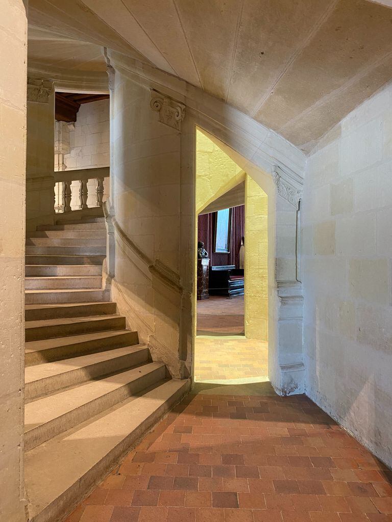 Acceso a la escalera de Chambord diseñada por Da Vinci