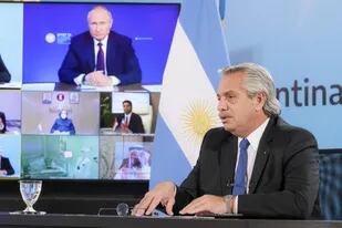 Alberto Fernández en una reunión virtual con Vladímir Putin