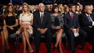 La primera fila de los invitados de Trump