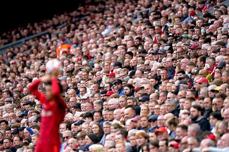Una imagen espectacular en la Premier League, durante el partido que disputaron Liverpool y Burnley
