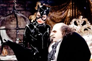 DeVito y Michelle Pfeiffer en una escena de Batman Vuelve