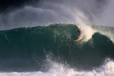 Un surfista español murió tras caer desde lo alto de una ola