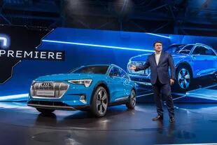 Bram Schot, CEO de AUDI AG, presentó el Audi e-tron frente a más de 1.000 invitados