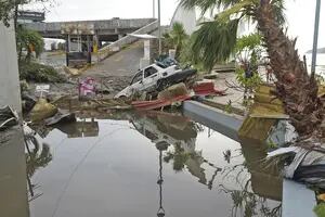 El potente huracán Otis devastó Acapulco: 27 muertos, destrucción masiva y una ciudad aislada