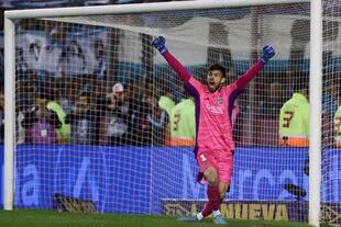 Agustín Rossi celebra en el arco de Boca