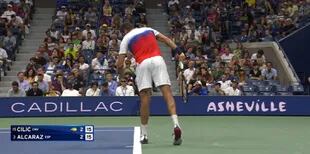 Marin Cilic y un saque que generó controversia en el US Open, pisando la línea de fondo