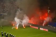 Hamburgo descendió por primera vez: los hinchas suspendieron el partido