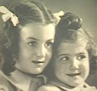Hessy y su hermana Noemi en París, poco después de la ocupación nazi