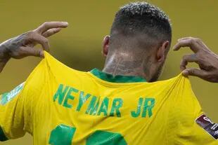 Neymar, amado y criticado en Brasil, tiene el apoyo de Tite, el entrenador que cuenta con él aunque apueste por la rotación ante Uruguay.
