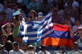 A girl holds a Greek flag during the men's singles semi-final match between Russia's Karen Khachanov and Greece's Stefanos Tsitsipas on day twelve of the Australian Open tennis tournament in Melbourne on January 27, 2023. (Photo by DAVID GRAY / AFP) / -- IMAGE RESTRICTED TO EDITORIAL USE - STRICTLY NO COMMERCIAL USE --