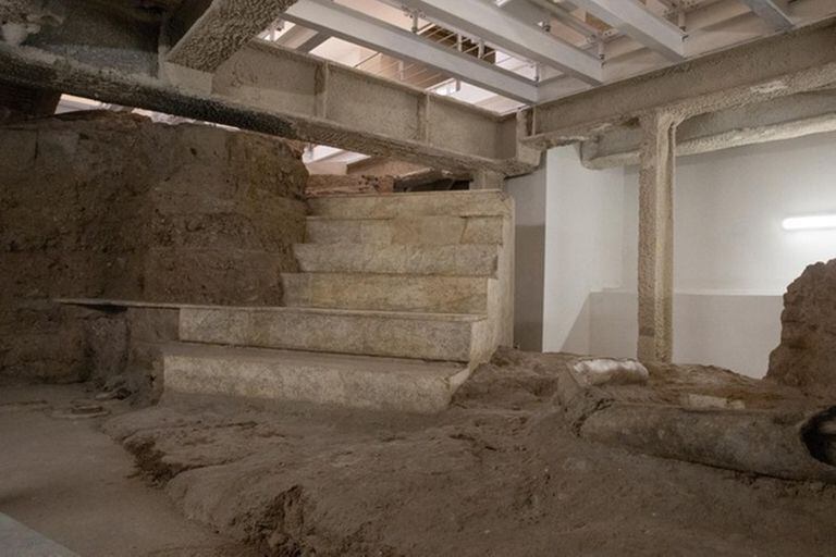 Los arqueólogos encontraron una escalera de mármol blanco con la que se unían los diferentes niveles del jardín