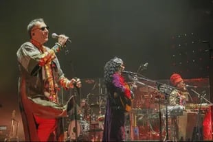El grupo Tribalistas (Arnaldo Antunes, Marisa Monte y Carlinhos Brown) en su recital del Luna Park de 2019; Monte tocará como solista el 23 de este mes en el Gran Rex
