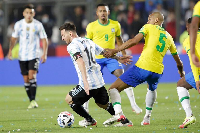 Messi, marcado por Fabinho. El capitán fue de menos a más