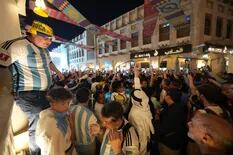 El cuarto banderazo en Doha y la hinchada argentina que se volvió una atracción
