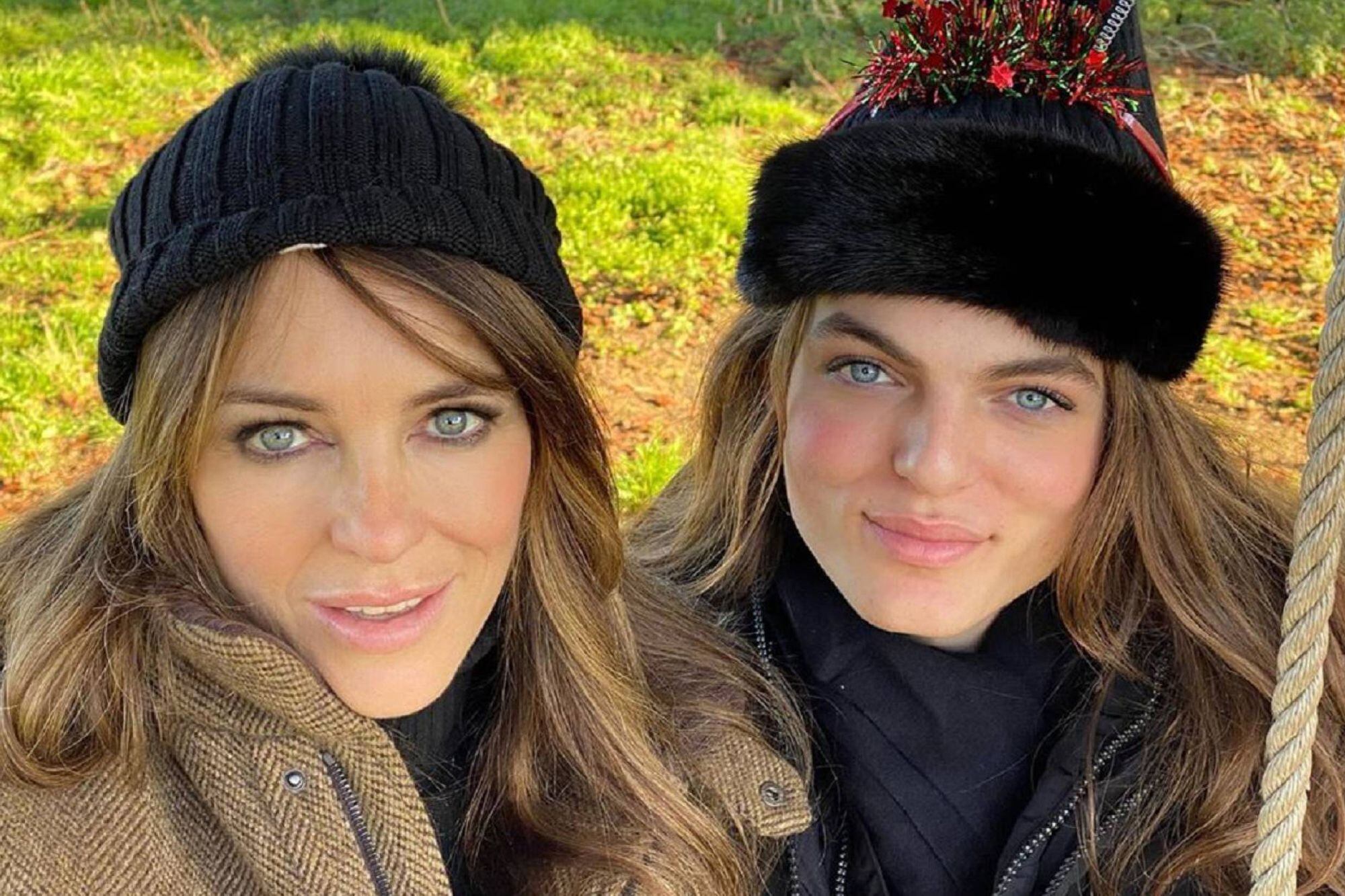 Elizabeth Hurley habló de las escenas de sexo que protagonizó dirigida por su hijo