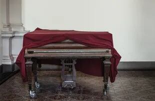 El viejo piano Erard con el cual tocó Bill Evans, aún se conserva en el interior del Teatro Municipal