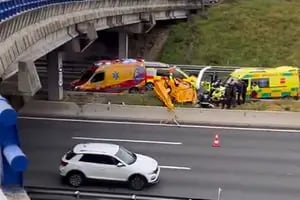 Un helicóptero se estrelló contra la autopista M-40 de Madrid