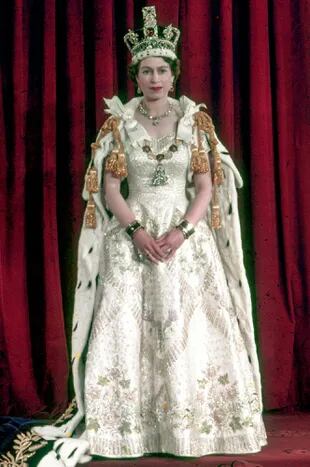 Para su coronación, Elizabeth Alexandra Mary adoptó Isabel II como nombre (Crédito: People)