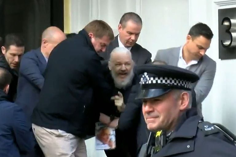 WikiLeaks: niegan la extradición de Julian Assange a EE.UU. por miedo a que  se suicide - LA NACION