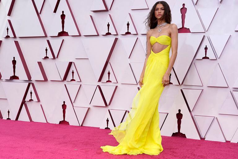 Zendaya deslumbró con un vestido en amarillo de Valentino Haute Couture y joyas de Bulgari