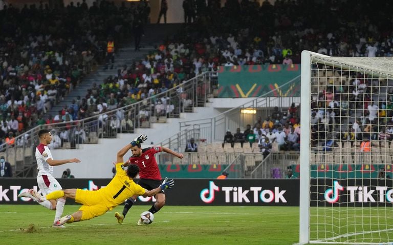 Mahmoud Hassan Trezeguet converts the decisive goal for Egypt in the Africa Cup of Nations;  who assisted him?  Mohamed Salah, the star of Liverpool