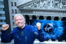 En la carrera de multimillonarios al espacio, Branson anuncia que irá antes que Bezos