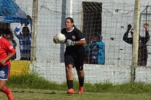 Ivana Valente, arquera del equipo de fútbol femenino de Independiente de Gualeguaychú, que sufrió la violencia verbal en las canchas y decidió retirarse