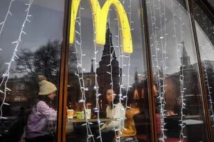 Bajo presión, McDonald’s cierra sus 847 restaurantes en Rusia