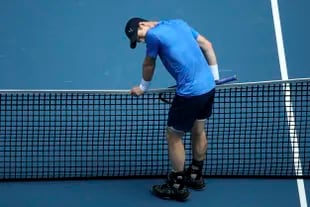 La bronca de Andy Murray tras un golpe errado durante su partido ante el argentino Facundo Bagnis en el ATP de Melbourne; el escocés quedó eliminado