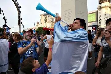 Festejos en el Obelisco por el triunfo de Argentina frente a Polonia