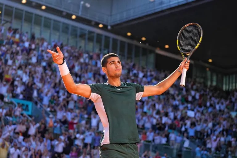 Carlos Alcaraz venció a Novak Djokovic: el niño maravilla avanzó a la final del Masters 1000 de Madrid en nuestro semene endueño