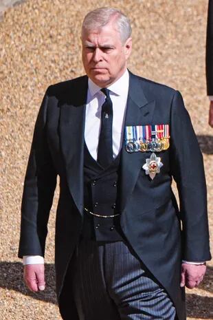 Según publicó la prensa inglesa, el duque de York tendrá que pagar a la presunta víctima de abuso la cifra de 14 millones de euros y será la propia Reina quien lo ayude a hacerlo.
