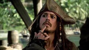 Johnny Depp como Jack Sparrow en la saga Piratas del Caribe