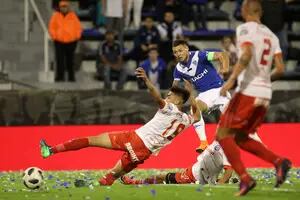 El gol, la ovación y la duda: cómo le fue a Zárate la última que jugó para Vélez
