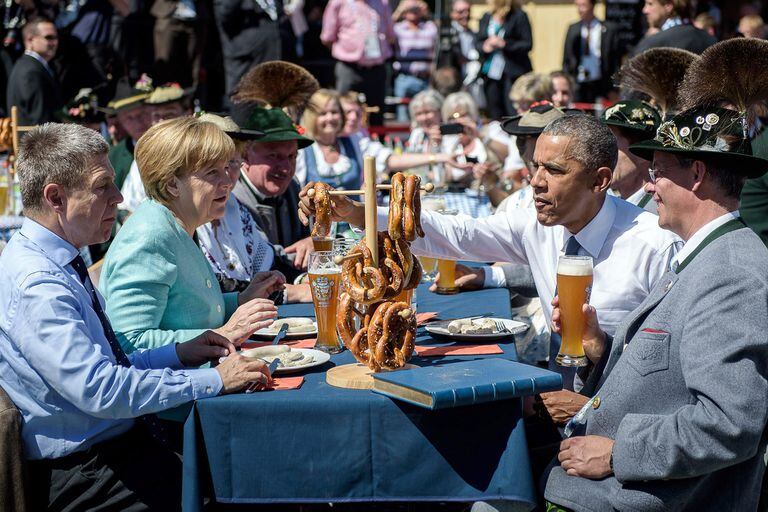Su marido, Joachim Sauer (a su derecha), es tan reservado que ni siquiera fue a su investidura en 2005; pero con Obama quiso estar