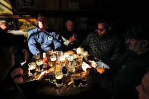 El desafío a las guerras, el 11-S y el Covid: el bar de Nueva York y una cerveza de 170 años