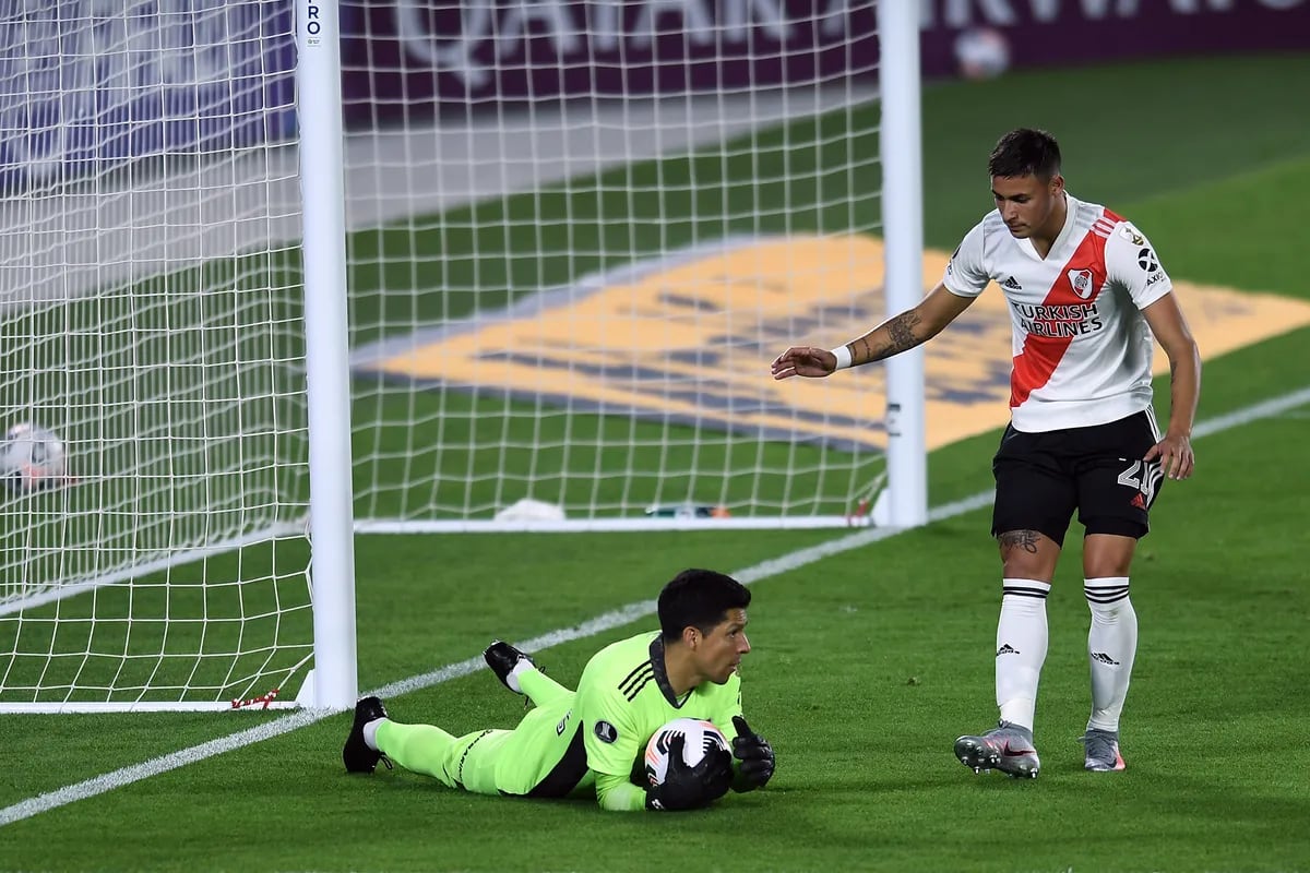 Enzo Pérez, el emblema que defendió el arco de River en el triunfo ante Independiente Santa Fe por la Copa Libertadores y lo que rescató del partido - LA NACION