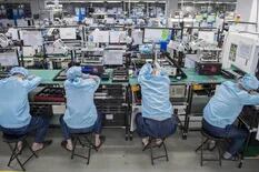 Cómo es la fábrica de los smartphones OnePlus por dentro