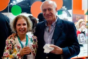 Trini Vergara y Jaime Rodrigué, anfitriones de la "peña" de editores en el Pabellón Verde 
