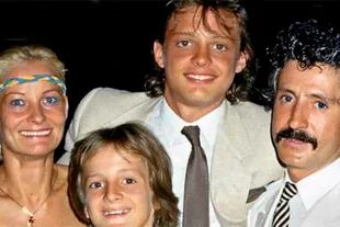 Marcela Basteri junto a su pareja, Luisito Rey y sus dos hijos mayores, Luis Miguel y Alejandro