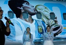 El avión de Maradona, por dentro: cómo “revivieron” a Diego y los detalles de la intervención artística