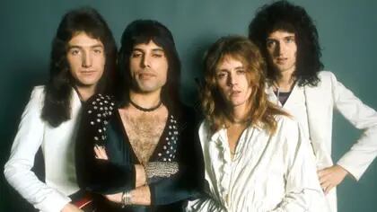 Queen en 1973, de izquierda a derecha: John Deacon, Freddie Mercury, Roger Taylor y Brian May