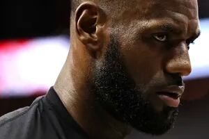 LeBron James y una lesión que preocupa a los Lakers: ¿se repite la historia?