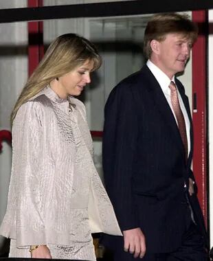 Máxima y el Príncipe, en 2001, después de una fiesta en honor a la reina Beatriz. Foto: AFP