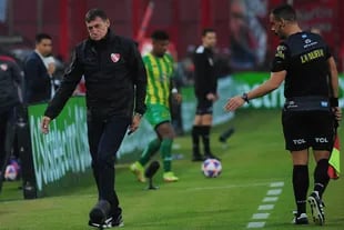 Falcioni pudo ganar su primer partido en su regreso como DT de Independiente