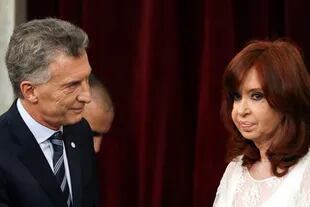 Cristina criticó a Macri y lo responsabilizó por una "apertura indiscriminada de las importaciones.