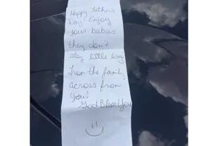 Una familia desconocida les dejó un conmovedor mensaje en el ticket