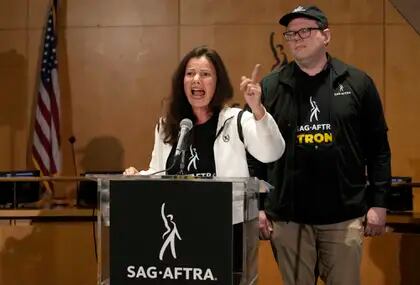 Fran Drescher, la presidenta del sindicato de actores de Hollywood, anuncia la huelga que podría paralizar a buena parte de la industria del entretenimiento a partir de hoy