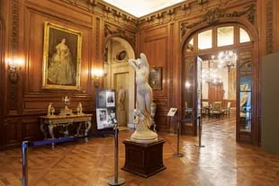 Vista de sala del museo que funciona en el Palacio Errázuriz Alvear