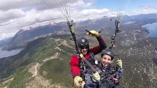 Realizando parapente en Bariloche, se obtienen vistas únicas de los lugares 